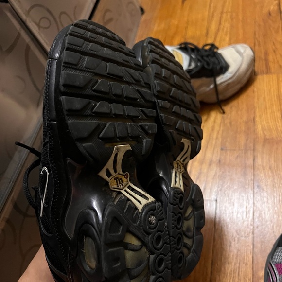 Black Nike Air Max Plus - Picture 4 of 4